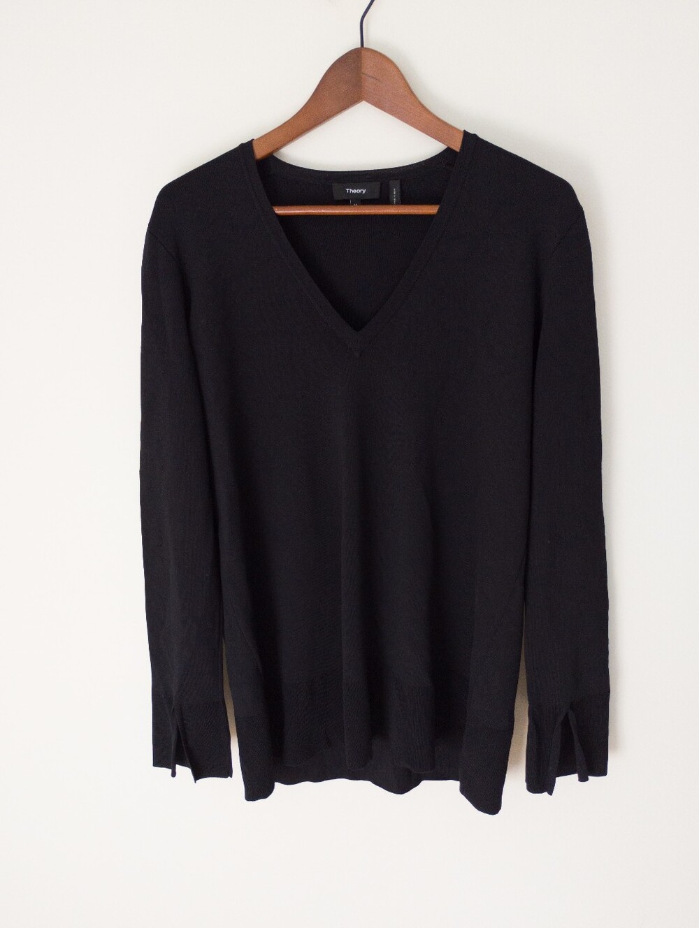Theory Black Britona Lustrate V-Neck Sweater Size Medium Split Cuff Ribbed Knit